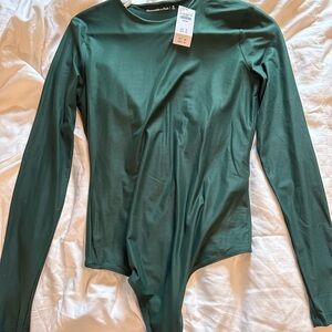 NWT Abercrombie green long sleeve body suit
